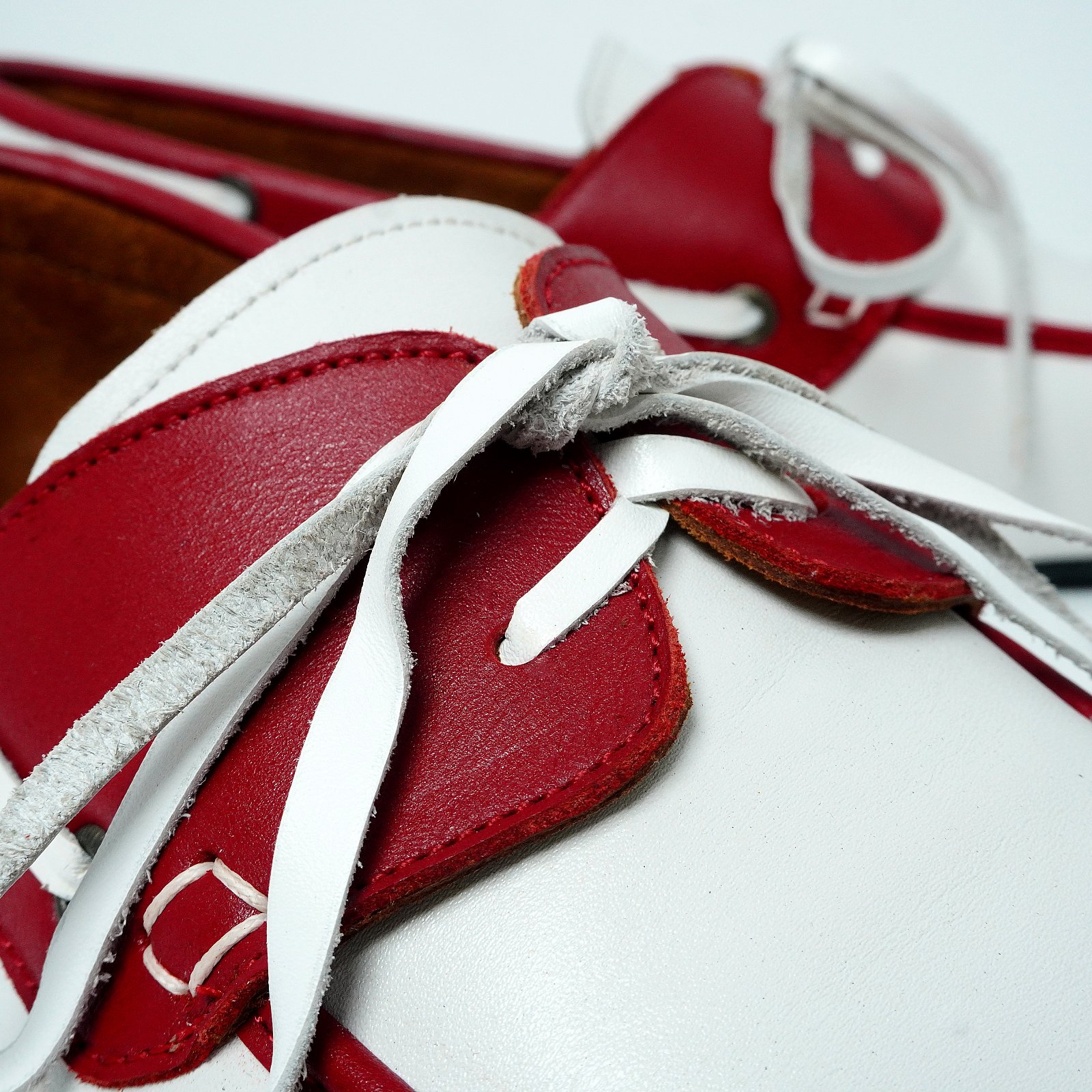 DECK MOCCASIN RED BLANCO